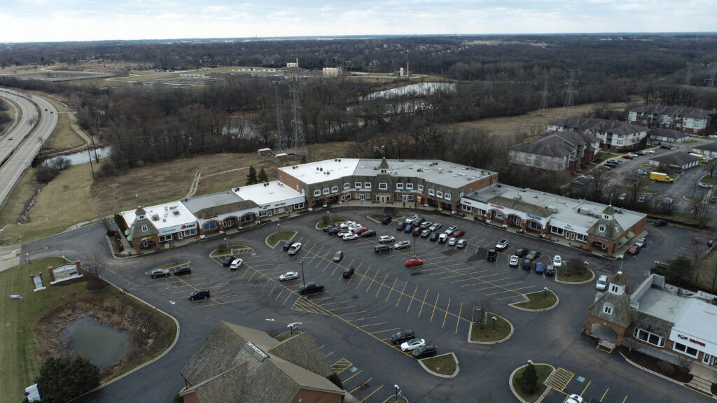 Saratoga Shopping Centre, Gurnee, Illinois - sections of commercial reroof
